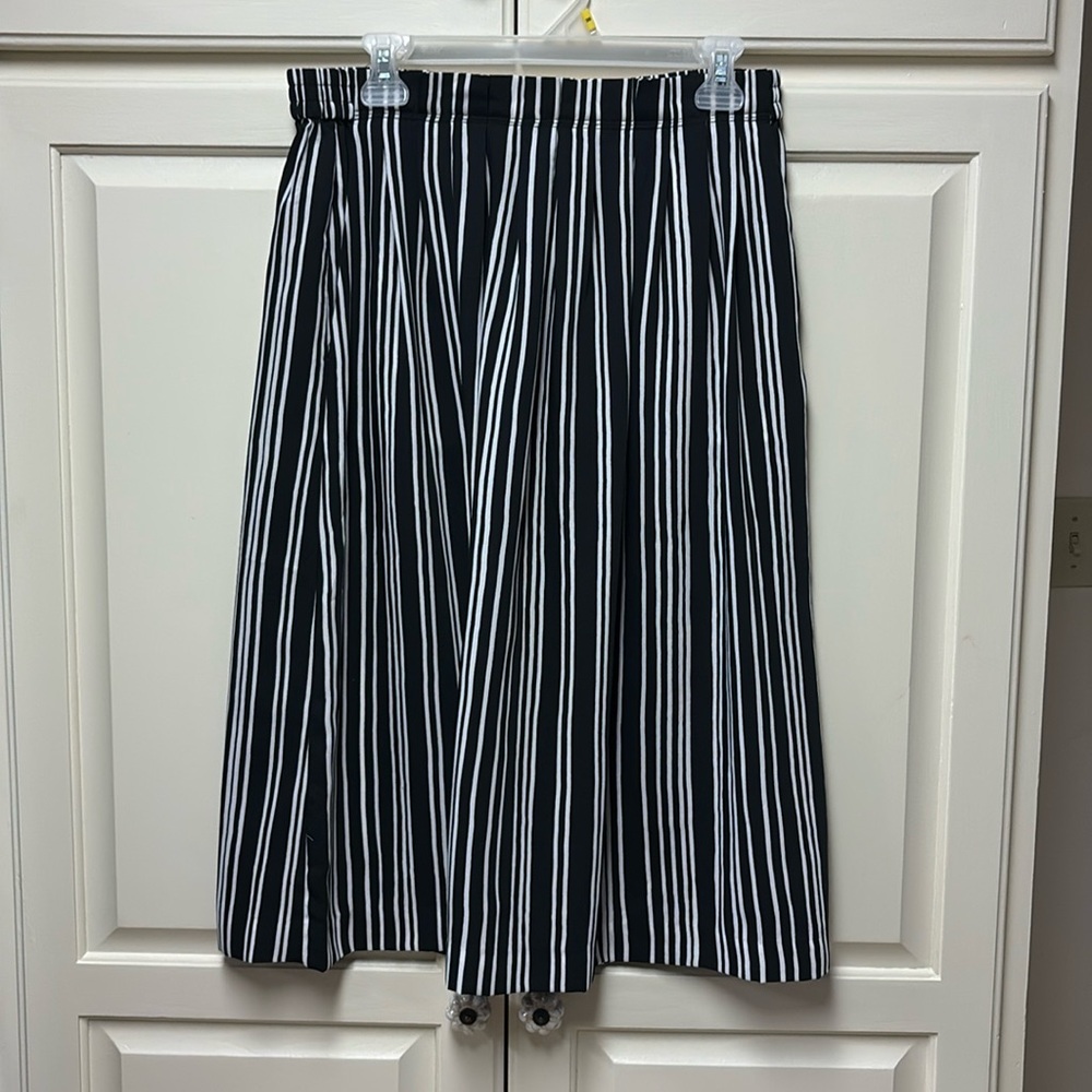 H& M 
Pre-love skirt